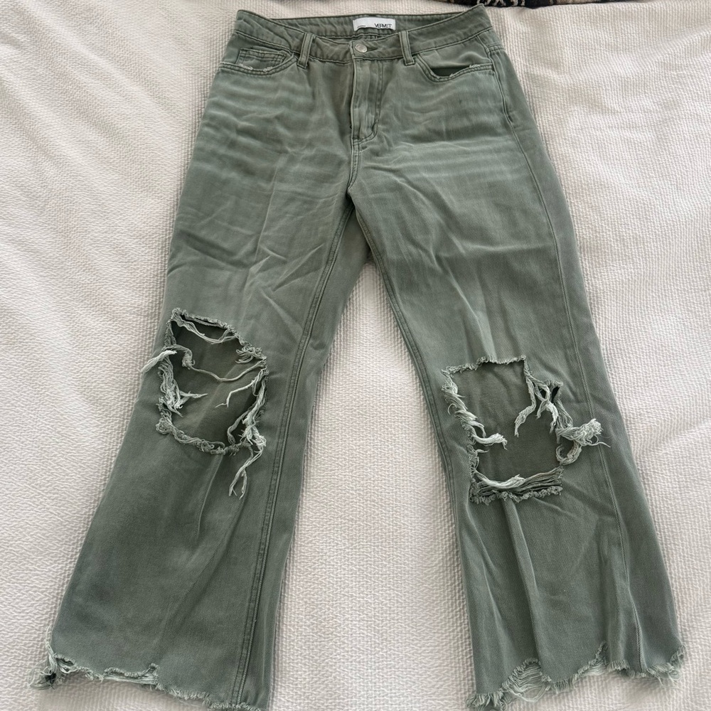 Green Cropped Ankle Jeans with Distressed Details